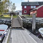 4 Person In Mandalen-by Traum