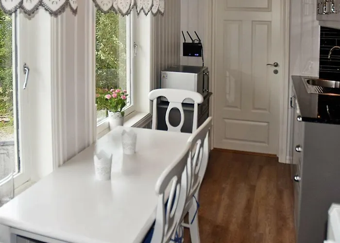 4 Person In Mandalen-by Traum