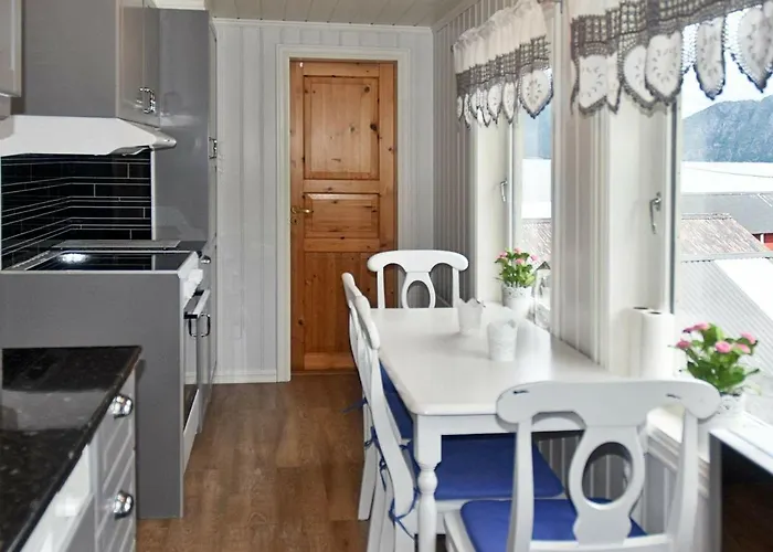 4 Person In Mandalen-by Traum